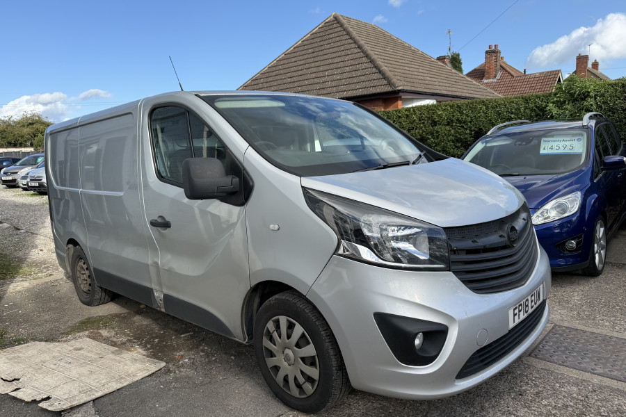 Vauxhall Vivaro photo 1